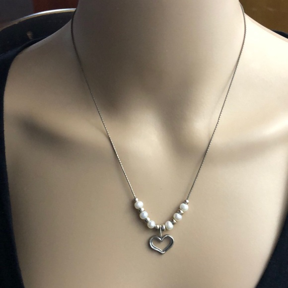 Jewelry - Gorgeous silver and pearl necklace.